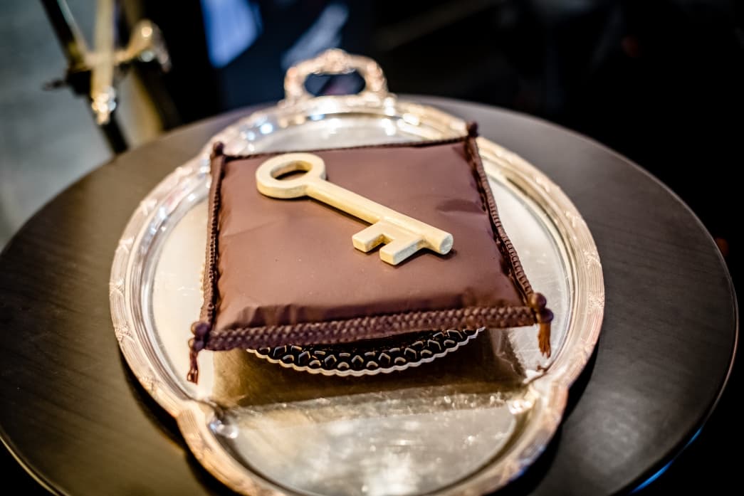 Chocolate key presented to honorary dean Anton Mosimann